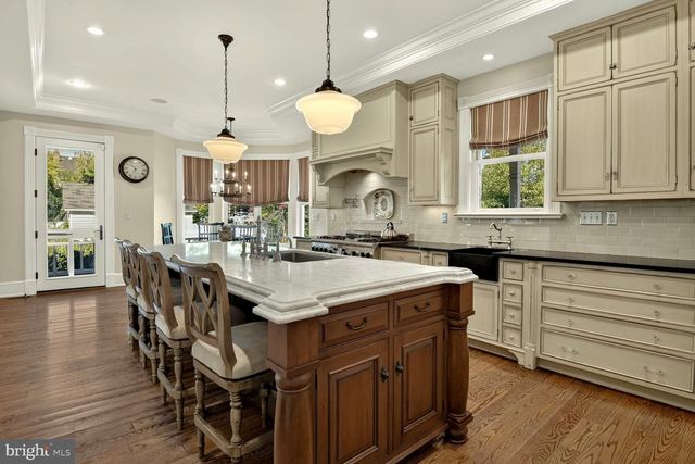 10400 MONTGOMERY AVE, Kensington, MD 20895