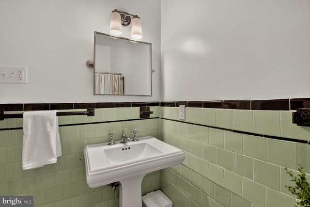 10400 MONTGOMERY AVE, Kensington, MD 20895