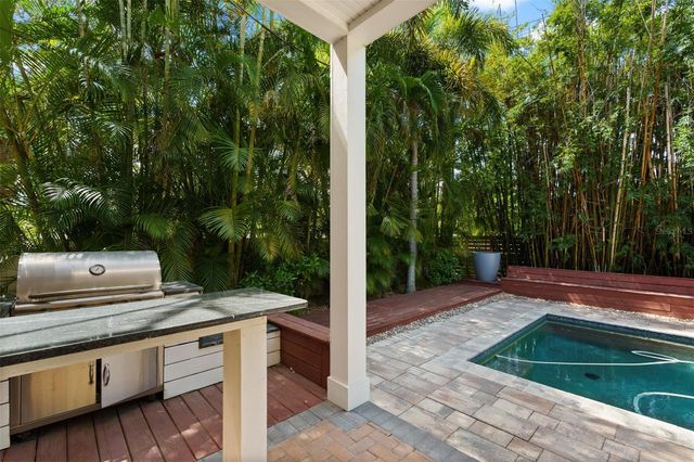 3317 W LEONA STREET, Tampa, FL 33629