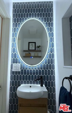 5825 Bowcroft Street 1, Los Angeles, CA 90016