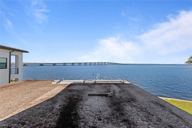 1211 Caloosa PT, Fort Myers, FL 33901