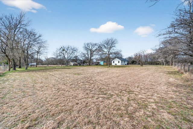 705 S 3rd Street E, Dawson, TX 76639