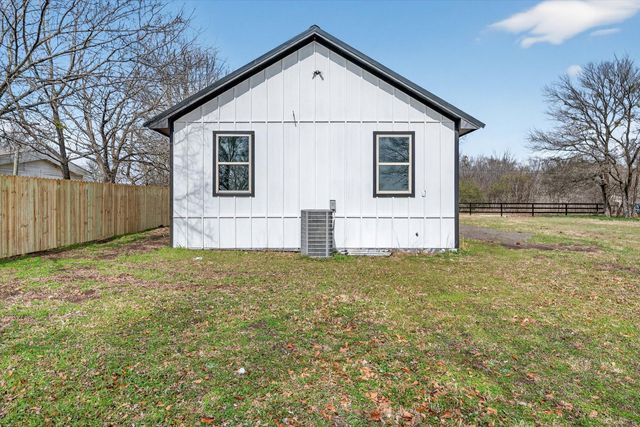 705 S 3rd Street E, Dawson, TX 76639