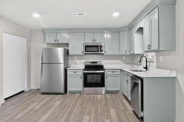 705 S 3rd Street E, Dawson, TX 76639