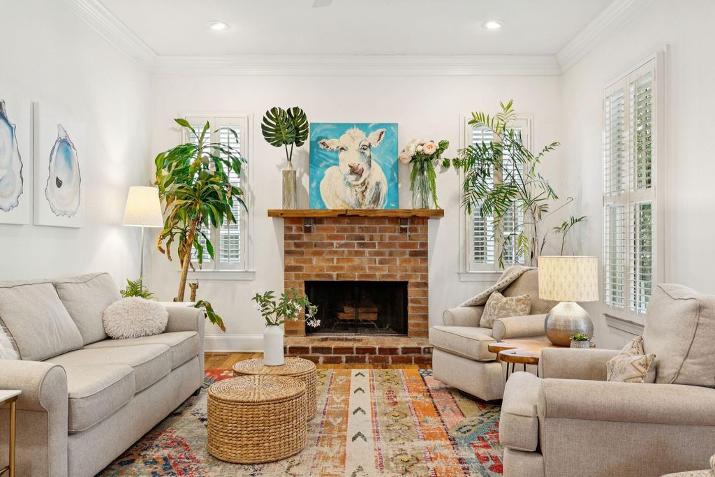 Image 11 of property listing at 46 Eastlake Road, Mount Pleasant, SC 29464