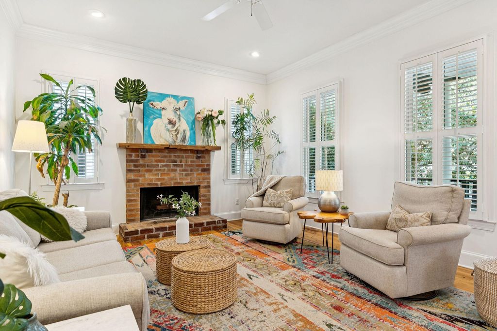 Image 13 of property listing at 46 Eastlake Road, Mount Pleasant, SC 29464