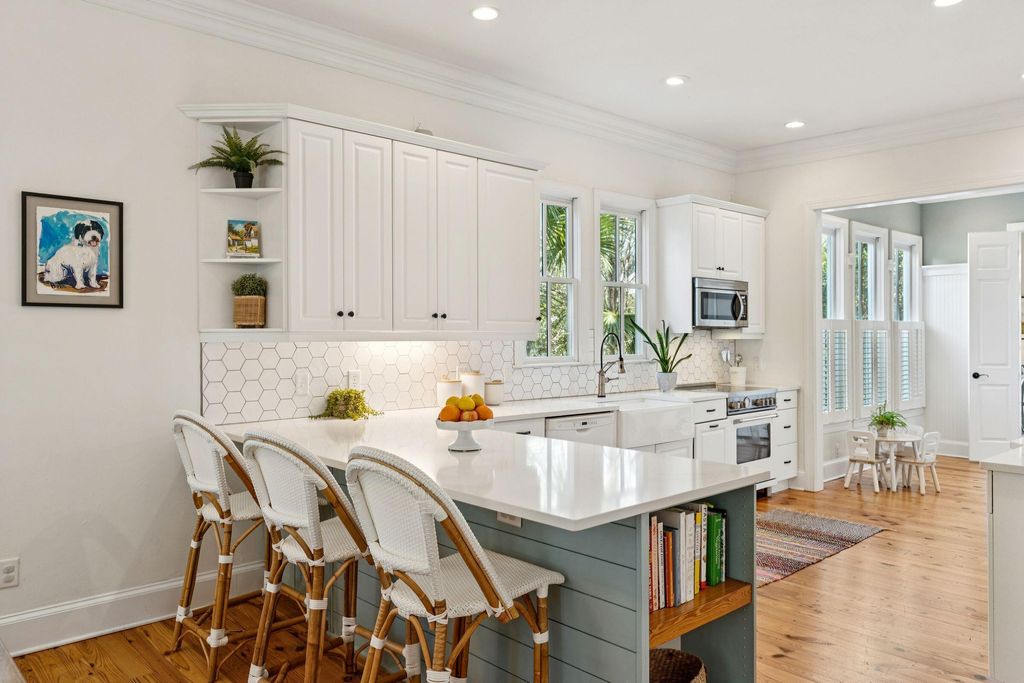 Image 17 of property listing at 46 Eastlake Road, Mount Pleasant, SC 29464