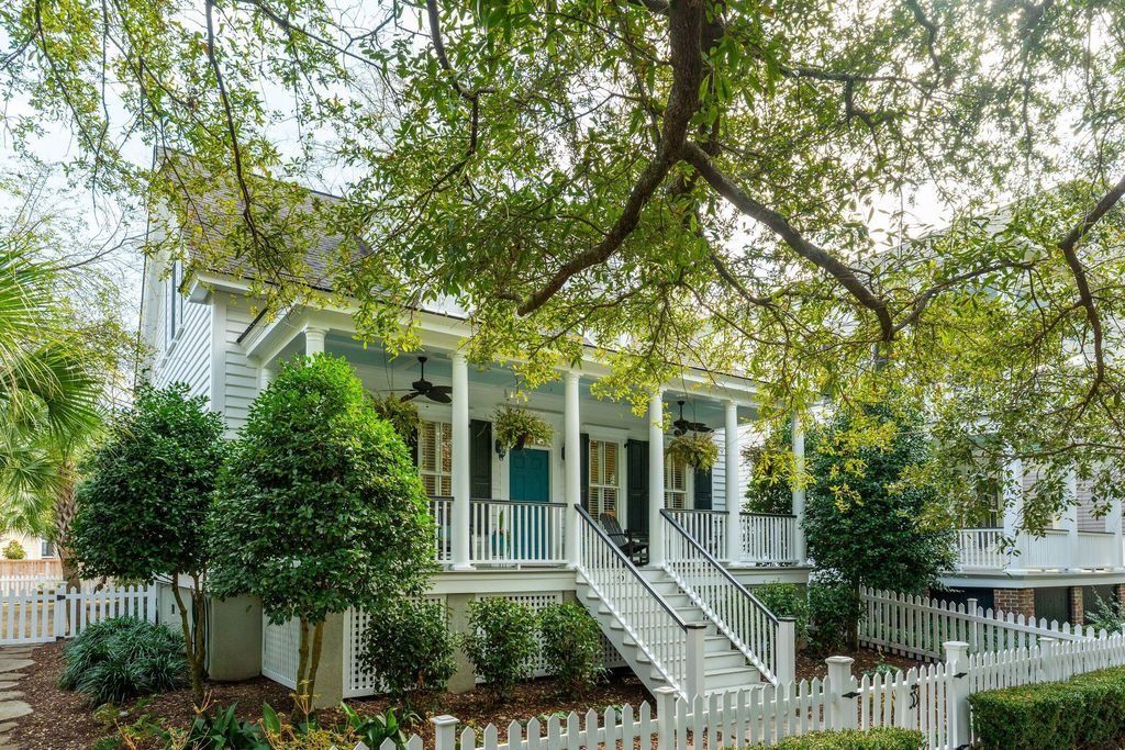 Image 2 of property listing at 46 Eastlake Road, Mount Pleasant, SC 29464