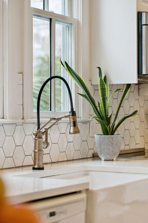 Image 20 of property listing at 46 Eastlake Road, Mount Pleasant, SC 29464