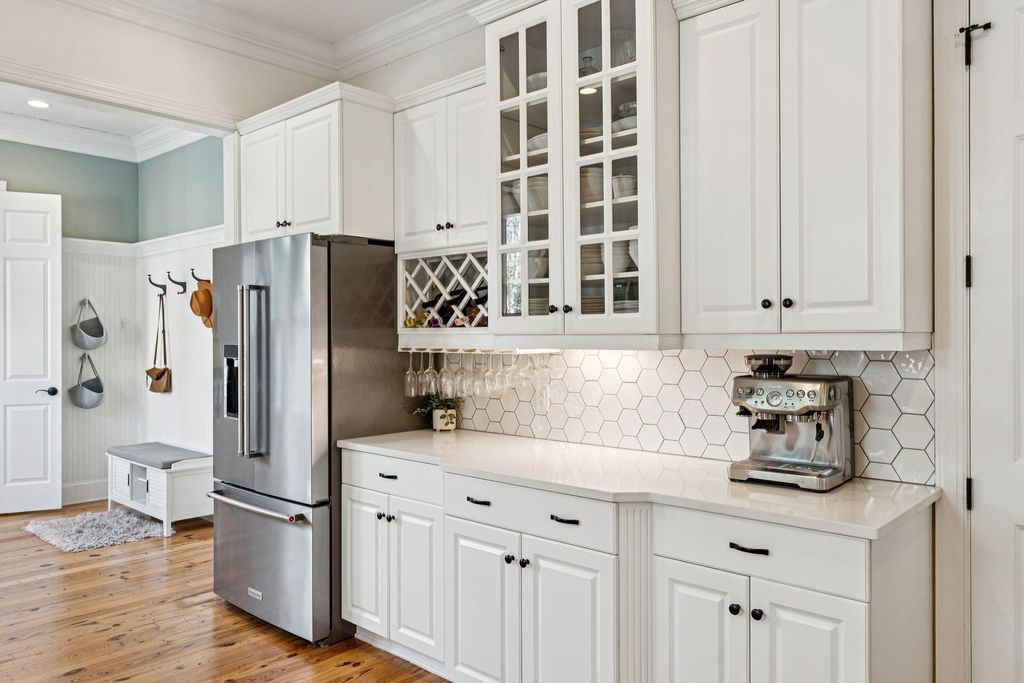 Image 21 of property listing at 46 Eastlake Road, Mount Pleasant, SC 29464