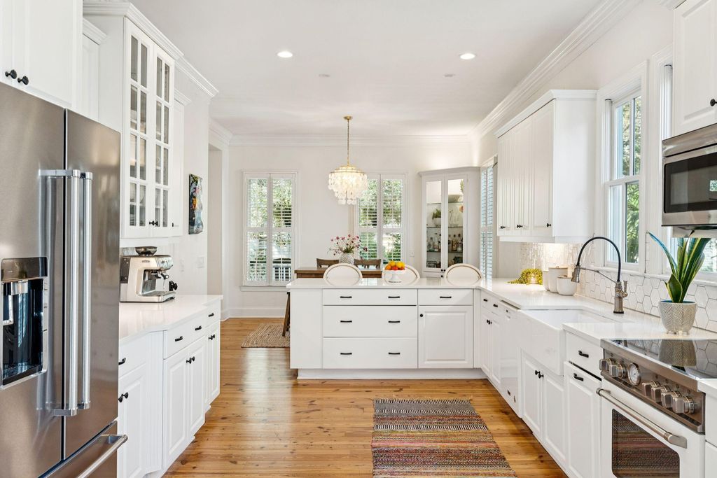 Image 22 of property listing at 46 Eastlake Road, Mount Pleasant, SC 29464