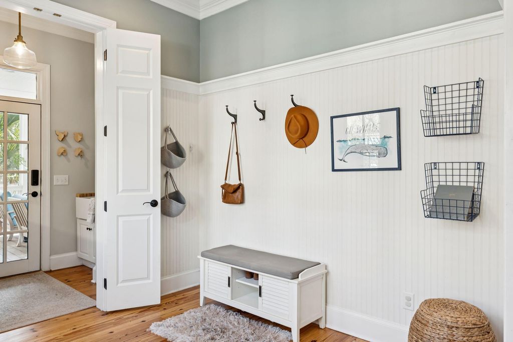 Image 23 of property listing at 46 Eastlake Road, Mount Pleasant, SC 29464