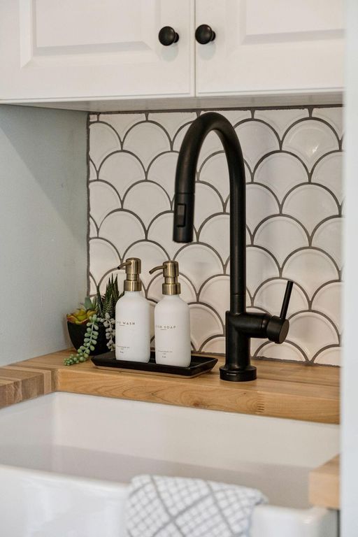 Image 25 of property listing at 46 Eastlake Road, Mount Pleasant, SC 29464