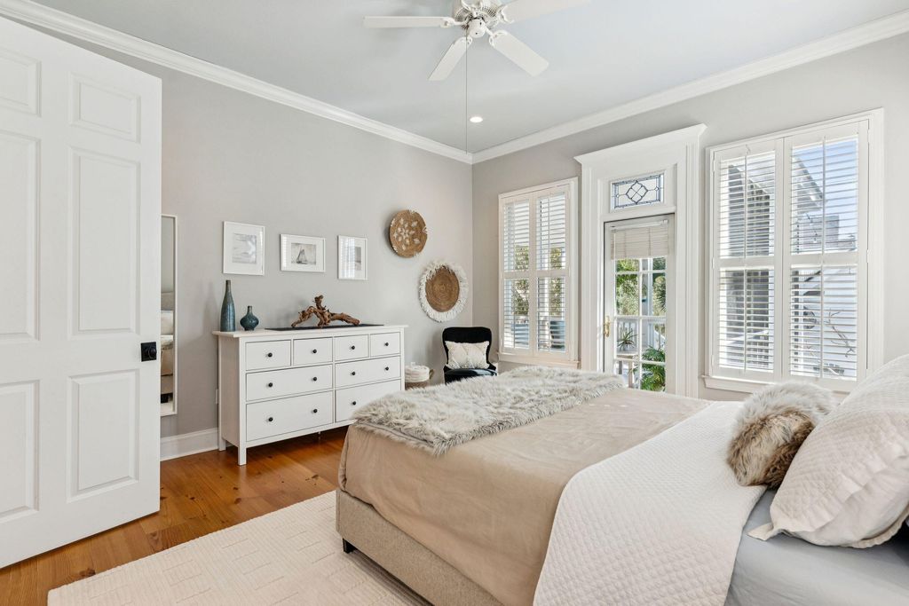 Image 30 of property listing at 46 Eastlake Road, Mount Pleasant, SC 29464