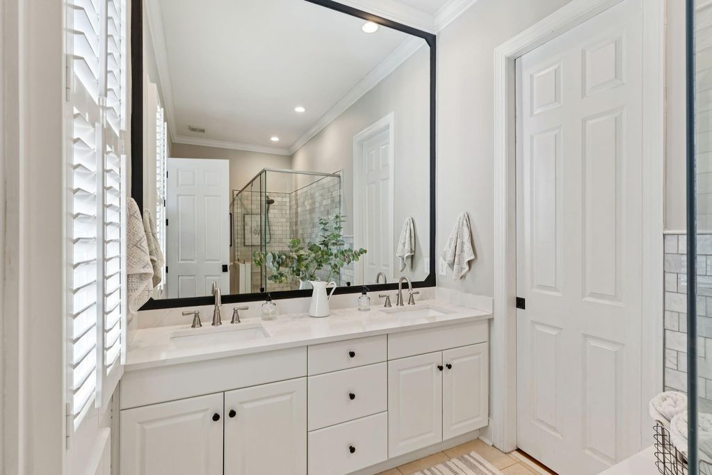 Image 31 of property listing at 46 Eastlake Road, Mount Pleasant, SC 29464