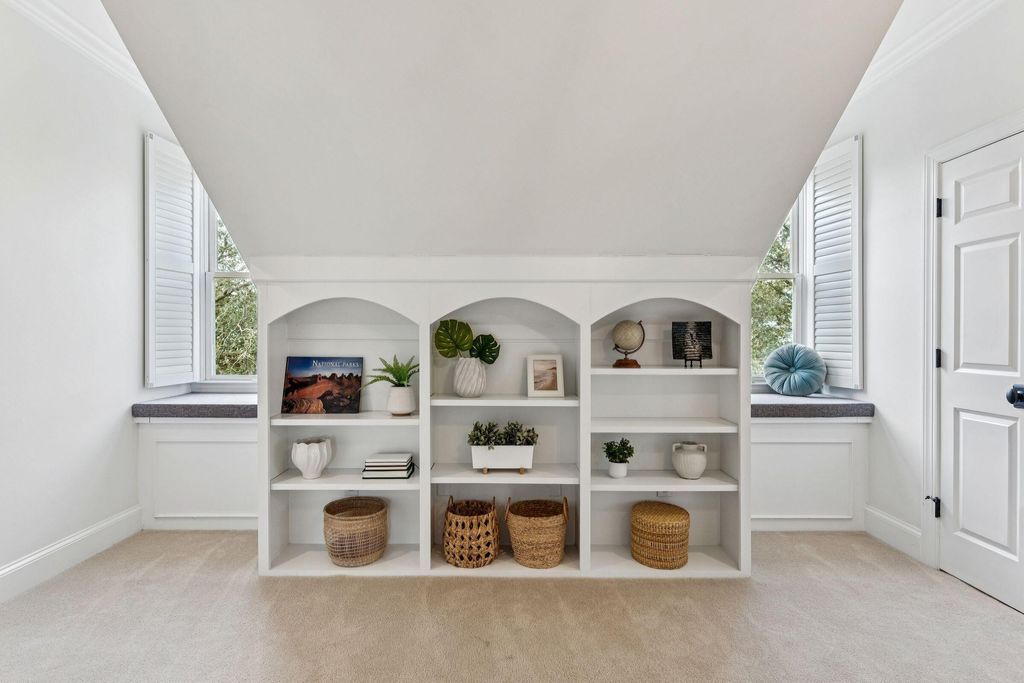 Image 36 of property listing at 46 Eastlake Road, Mount Pleasant, SC 29464