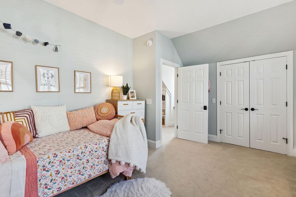 Image 39 of property listing at 46 Eastlake Road, Mount Pleasant, SC 29464