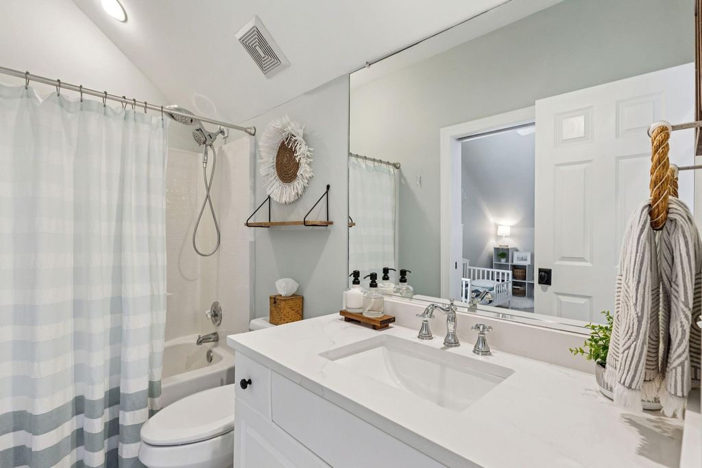 Image 42 of property listing at 46 Eastlake Road, Mount Pleasant, SC 29464