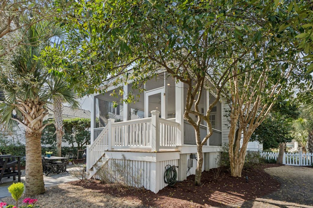 Image 49 of property listing at 46 Eastlake Road, Mount Pleasant, SC 29464