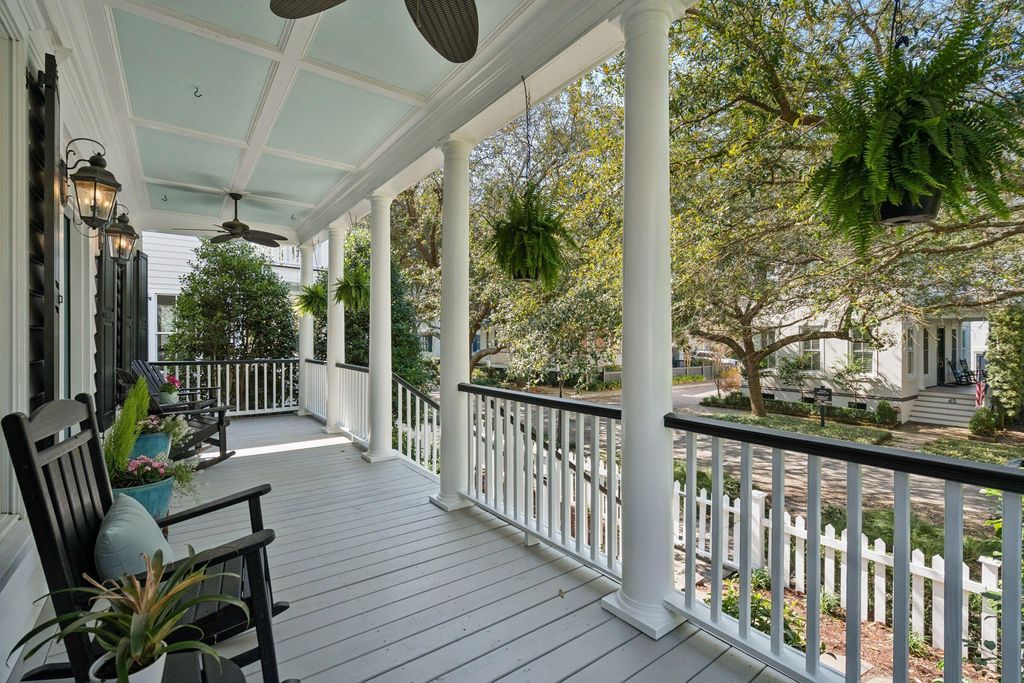 Image 5 of property listing at 46 Eastlake Road, Mount Pleasant, SC 29464