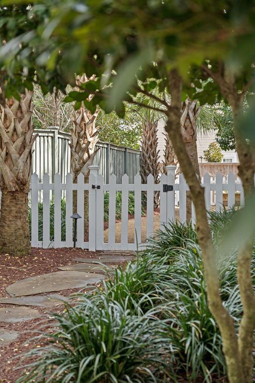 Image 54 of property listing at 46 Eastlake Road, Mount Pleasant, SC 29464