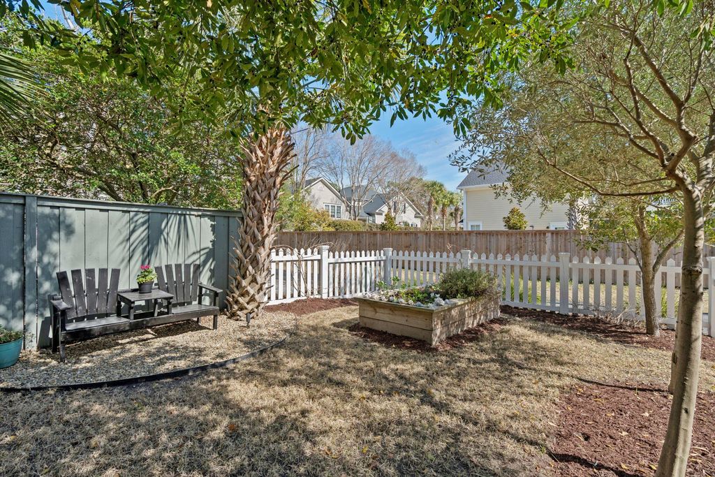 Image 59 of property listing at 46 Eastlake Road, Mount Pleasant, SC 29464