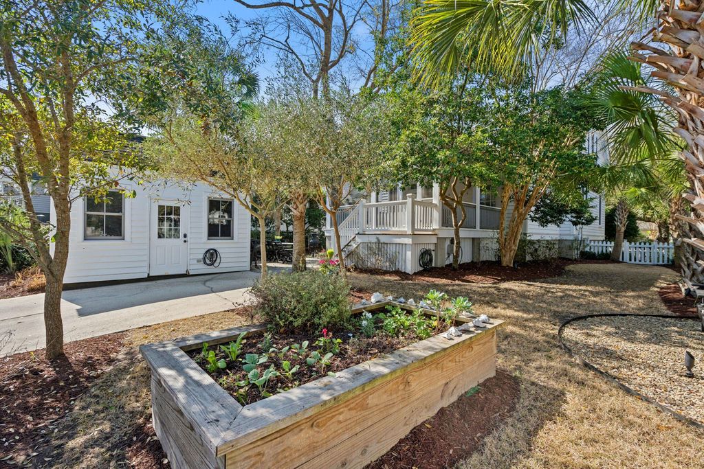 Image 60 of property listing at 46 Eastlake Road, Mount Pleasant, SC 29464