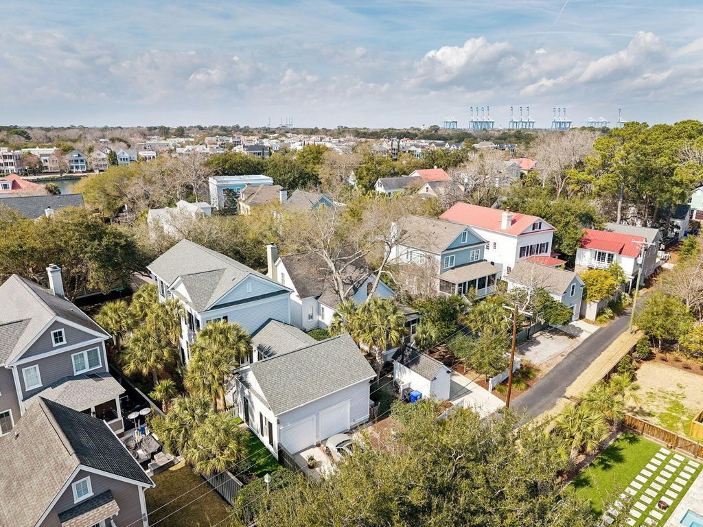 Image 66 of property listing at 46 Eastlake Road, Mount Pleasant, SC 29464