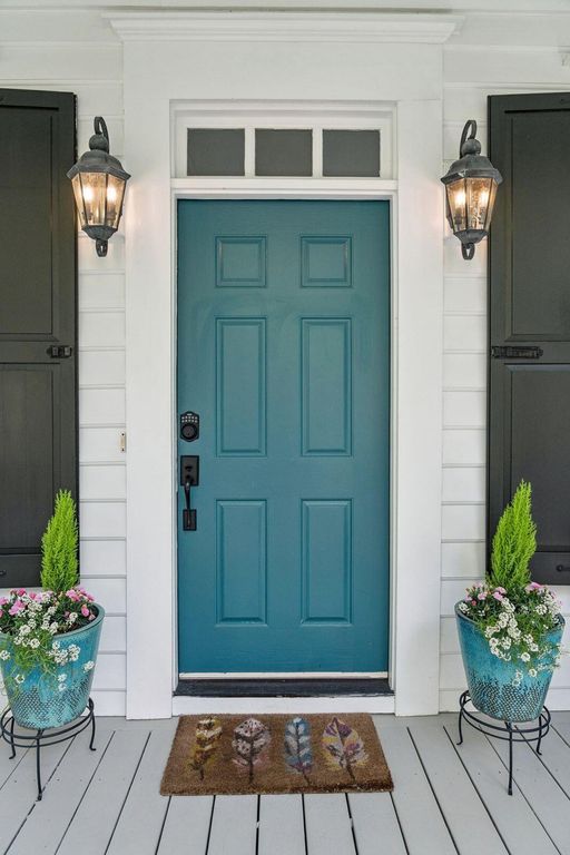 Image 8 of property listing at 46 Eastlake Road, Mount Pleasant, SC 29464