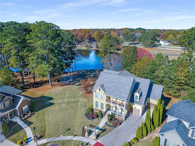 679 Crystal Cove Court, Loganville, GA 30052