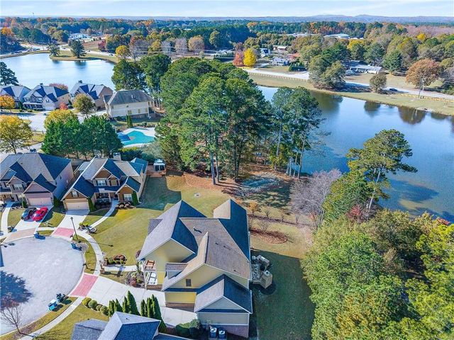 679 Crystal Cove Court, Loganville, GA 30052