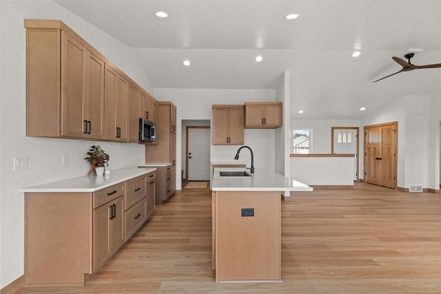 1232 S KENSINGTON DRIVE, Appleton, WI 54915