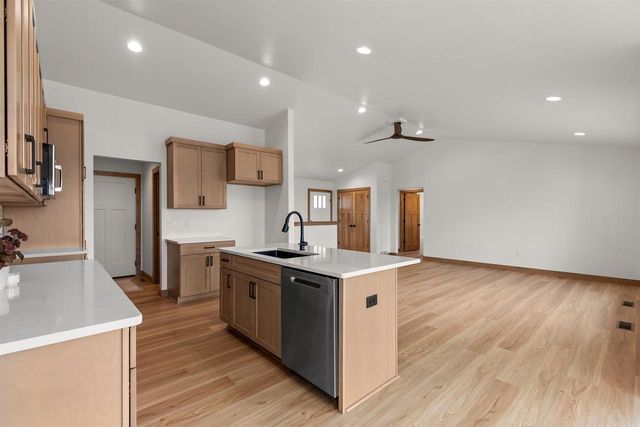1232 S KENSINGTON DRIVE, Appleton, WI 54915
