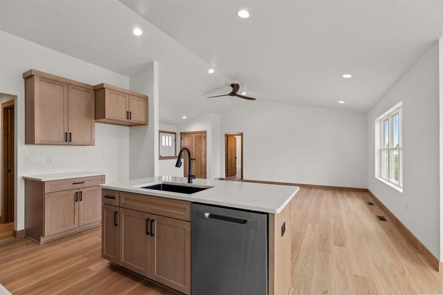 1232 S KENSINGTON DRIVE, Appleton, WI 54915