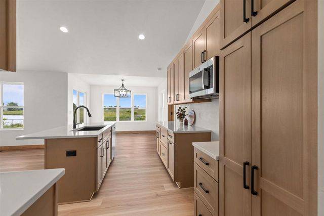 1232 S KENSINGTON DRIVE, Appleton, WI 54915