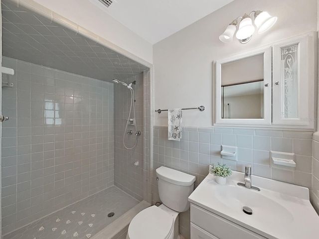 1100 CANTERBURY ROAD, Clearwater, FL 33764