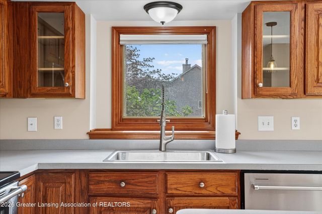 5275 Thames Drive, Haslett, MI 48840