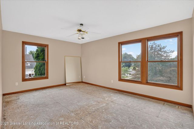 5275 Thames Drive, Haslett, MI 48840