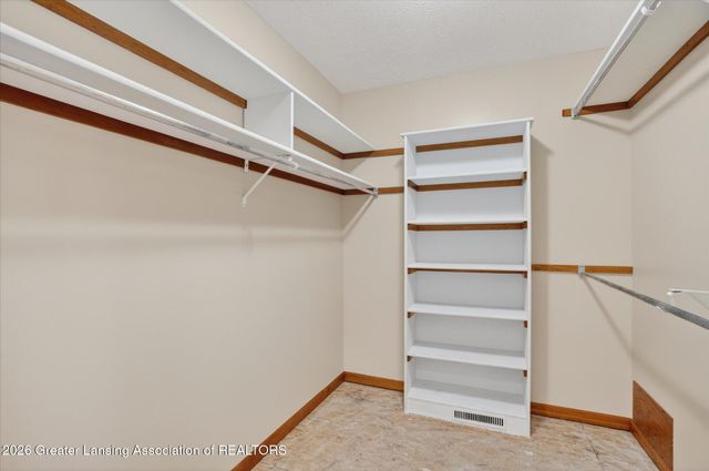 5275 Thames Drive, Haslett, MI 48840