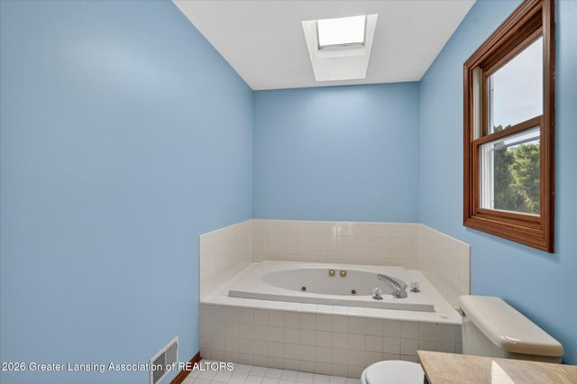 5275 Thames Drive, Haslett, MI 48840