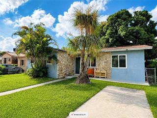 56 NW 39th St 56, Miami, FL 33127
