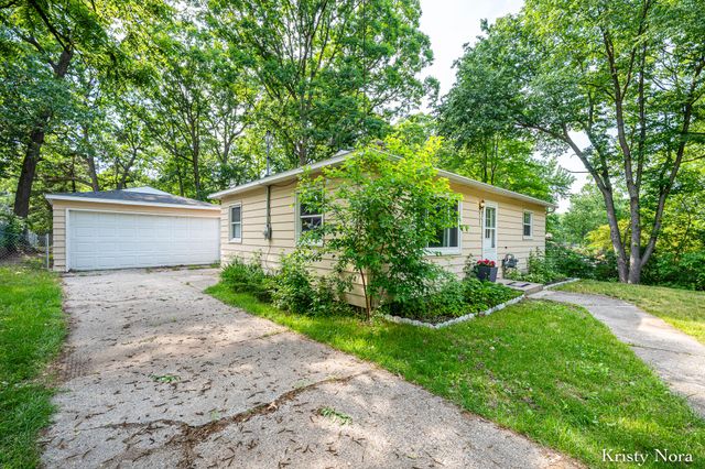 4329 Laura Street NW, Comstock Park, MI 49321