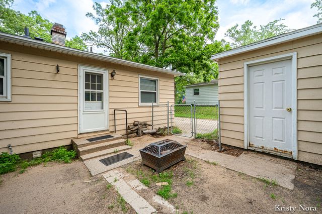 4329 Laura Street NW, Comstock Park, MI 49321