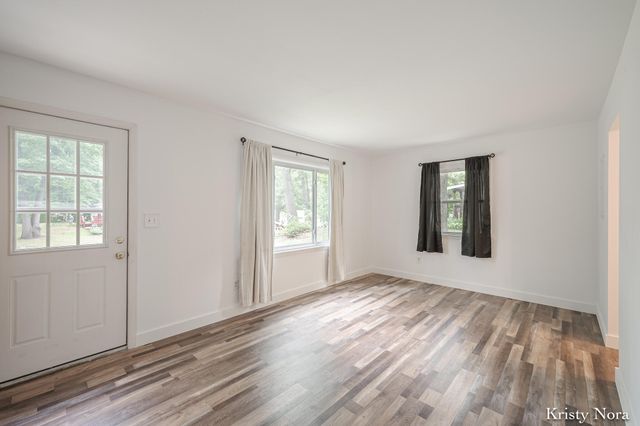 4329 Laura Street NW, Comstock Park, MI 49321