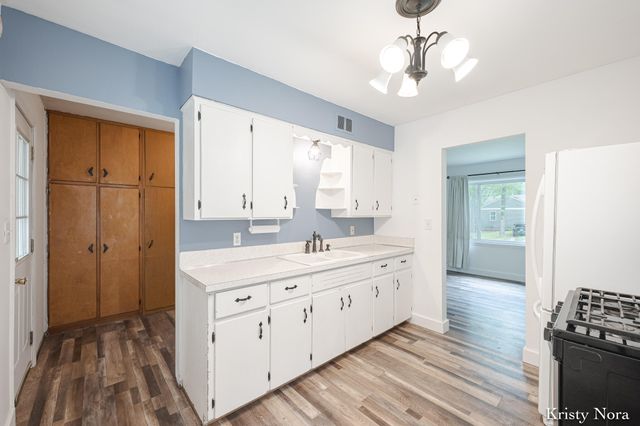 4329 Laura Street NW, Comstock Park, MI 49321