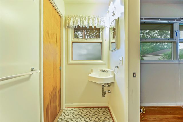 1210 Arella Boulevard, Ann Arbor, MI 48103