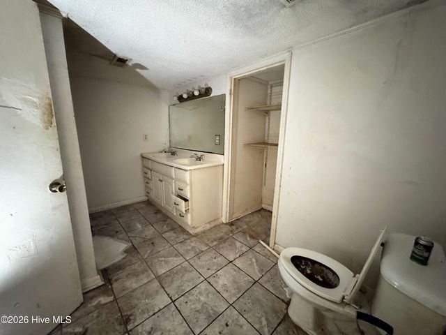 739 Sloop Point Road, Hampstead, NC 28443