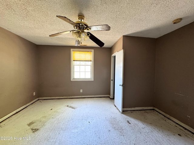739 Sloop Point Road, Hampstead, NC 28443