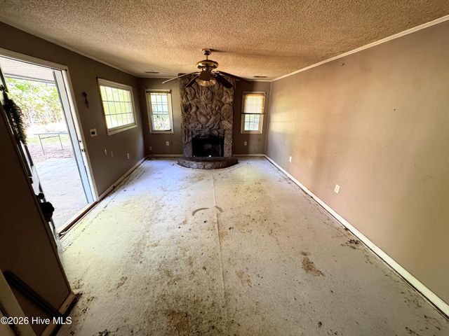 739 Sloop Point Road, Hampstead, NC 28443