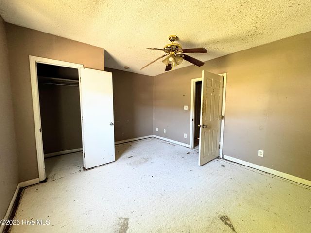 739 Sloop Point Road, Hampstead, NC 28443